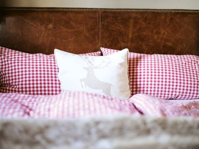 Schlafzimmer mit Doppelbett