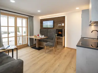 Gemütliches Wohnraum-Wunder mit herrlichem Blick in den Garten und auf das Kaisergebirge.