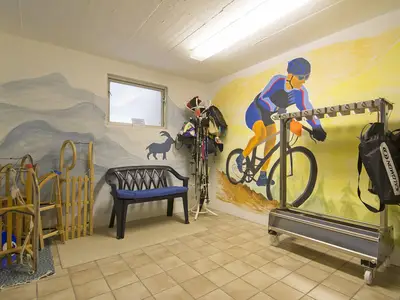 Auch für Winterspaß ist gesorgt: Skiraum mit Schuhwärmer und Schlitten.