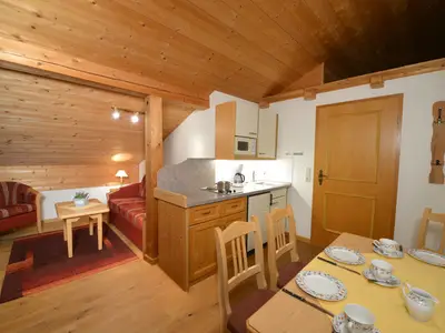 2-Raum-Dach-Wohnung Dorfblick mit Balkon