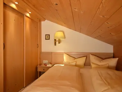 Exclusive-3-Raum-Dach-Wohnung Kaiserblick mit Balkon