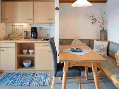 Essbereich mit Küche im Appartement Weitblick