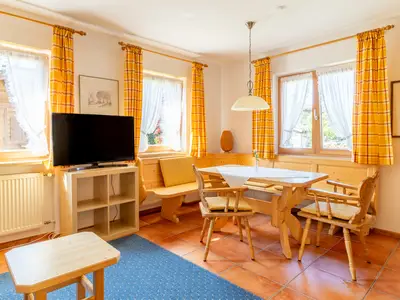 Wohn- und Essbereich der Wohnung Zwerchenberg