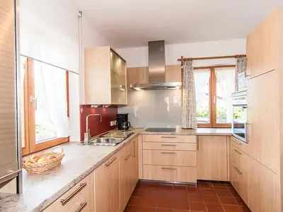 Geräumige und helle Küche