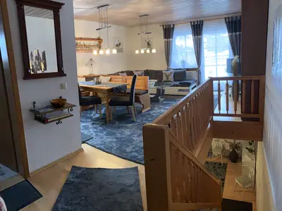 Eingangsbereich mit Treppe zum Untergeschoss (Schlafbereich)