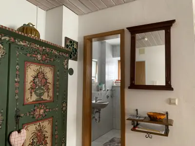 Eingangsbereich mit Zugang zum Gäste-WC