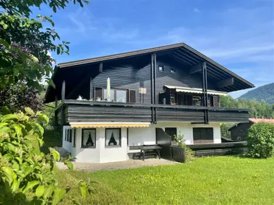 Haus mit Balkon