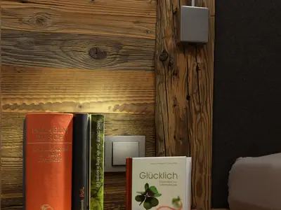 Nachttisch mit Altholzwand