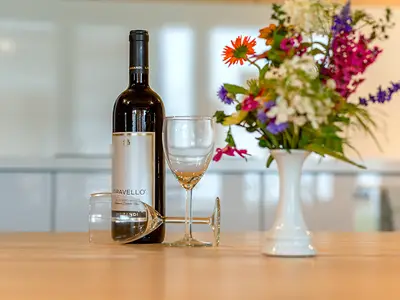 Esstisch mit Dekoration