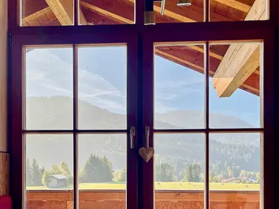 activechalets six.nine.eight alpstyle xxl Eßbereich Blick nach draußen