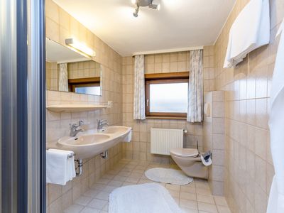 Badezimmer im Appartement 3 Landhaus Gstatter