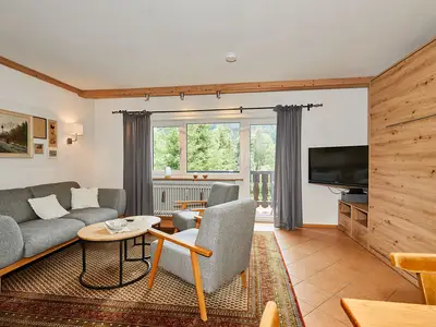 Wohnbereich mit Balkonzugang