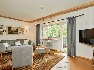 Wohnbereich mit Balkonzugang