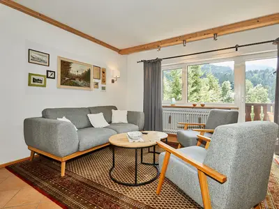 Wohnbereich mit Balkonzugang