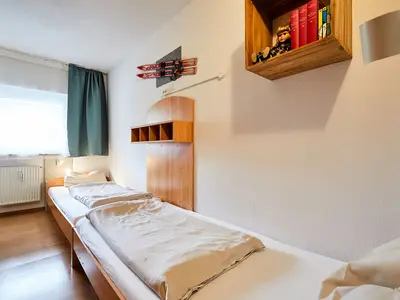 Zweites Schlafzimmer mit Einzelbetten