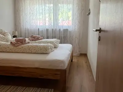 vom Flur ins Schlafzimmer