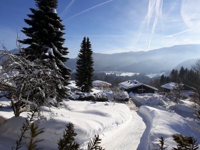 Aussicht auf die verschneite Landschaft