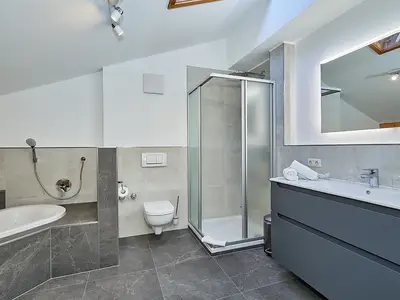 Badezimmer 1 Ferienwohnung Kaiserblick