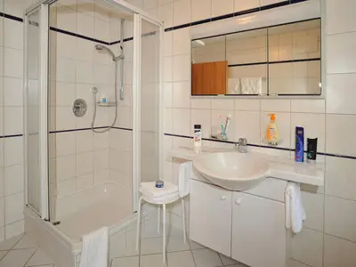 FeWo Enzian Badezimmer