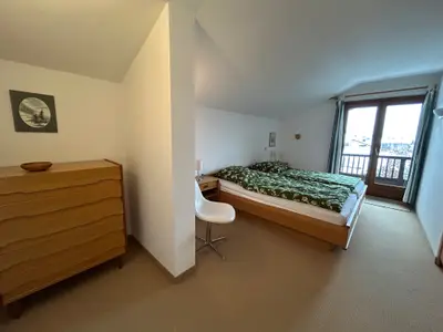 Schlafzimmer mit Südbalkon