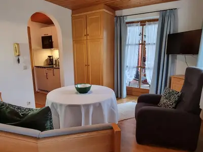 Wohn-Schlafzimmer mit Kochnische