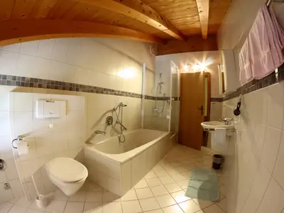 das Bad der FEWO Hausberg