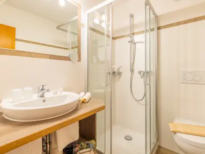 Unterberghorn - modernes Bad mit Flacheinstieg-Dusche