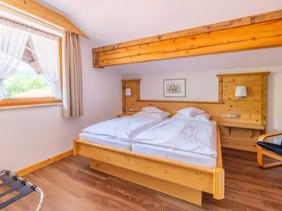 Walmberg - Schlafzimmer mit Komfortbetten, Flachbild-TV und Bad en suite