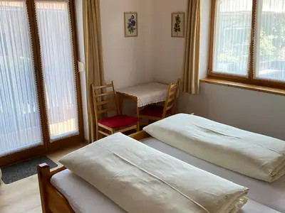 Schlafzimmer links