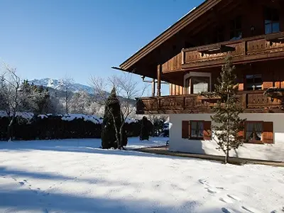 Haus im Winter mit Unterberg