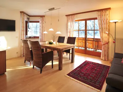 Gepflegter Wohnbereich mit Balkon