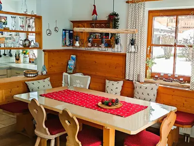 Essbereich mit neuem Tisch (12/2024)