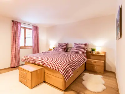 Schlafzimmer 1