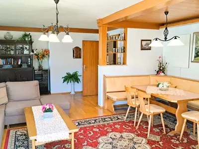 Großer, heller Wohn- und Essbereich