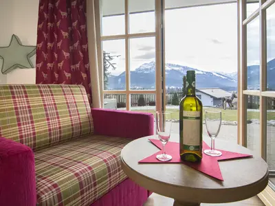 Öffnen Sie die Terrassentüre und genießen das Bergpanorama