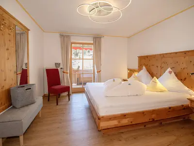 Umgeben von Zirbenholz lässt es sich besonders gut schlafen. Probieren Sie es aus! Sie werden begeister sein!