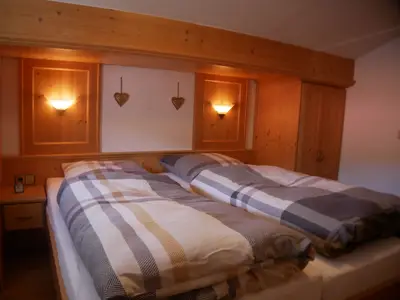 Schlafzimmer 1