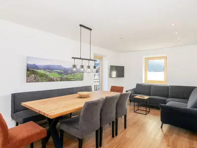 Großer und heller Wohn- und Essbereich