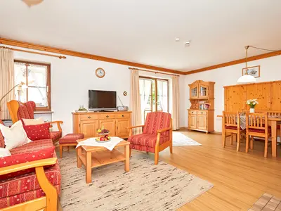 Heller Wohn- und Essbereich