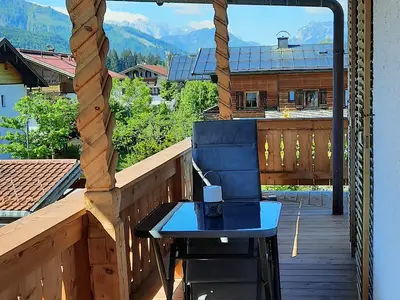 Blick vom Balkon auf die Berge