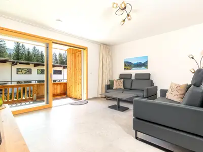 Wohnbereich mit Balkonzugang