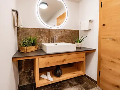 Badezimmer 1 Ansicht Waschtisch