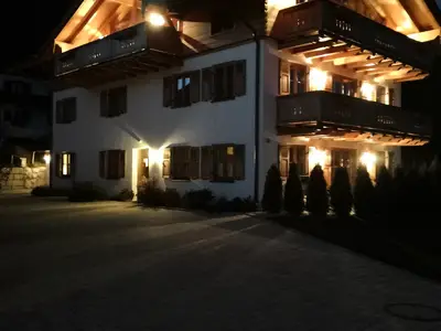 Haus Alpenchalets Reit im Winkl bei Nacht