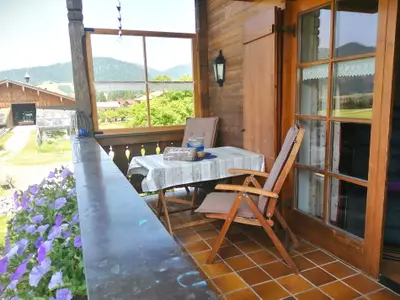 Ferienwohnung "Geigelstein": lauschiger Balkon mit Mittag-/Abendsonne und herrlicher Sitzgelegenheit...