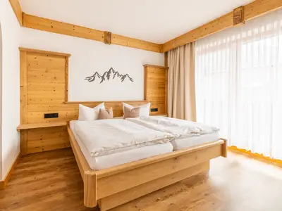 Hausberg Masterschlafzimmer mit Bad en suite