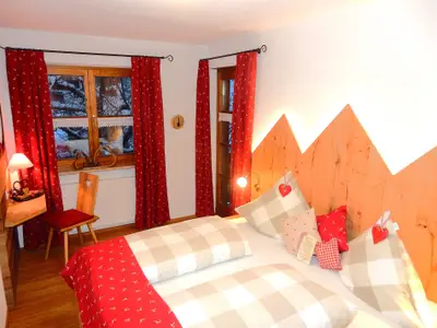 Ferienwohnung "Klausenberg": stilvoller Schlafraum 2 mit komfortablen Doppelbett...