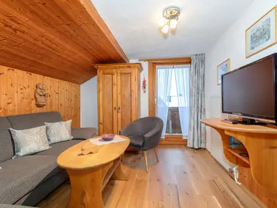 Wohnzimmer mit Balkonzugang