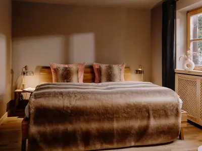 Schlafzimmer mit Doppelbett