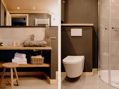 Bad mit Fußbodenheizung und Handtuch-Heizkörper