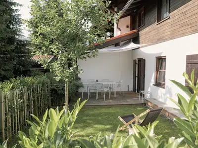 eigener Garten mit Terrasse